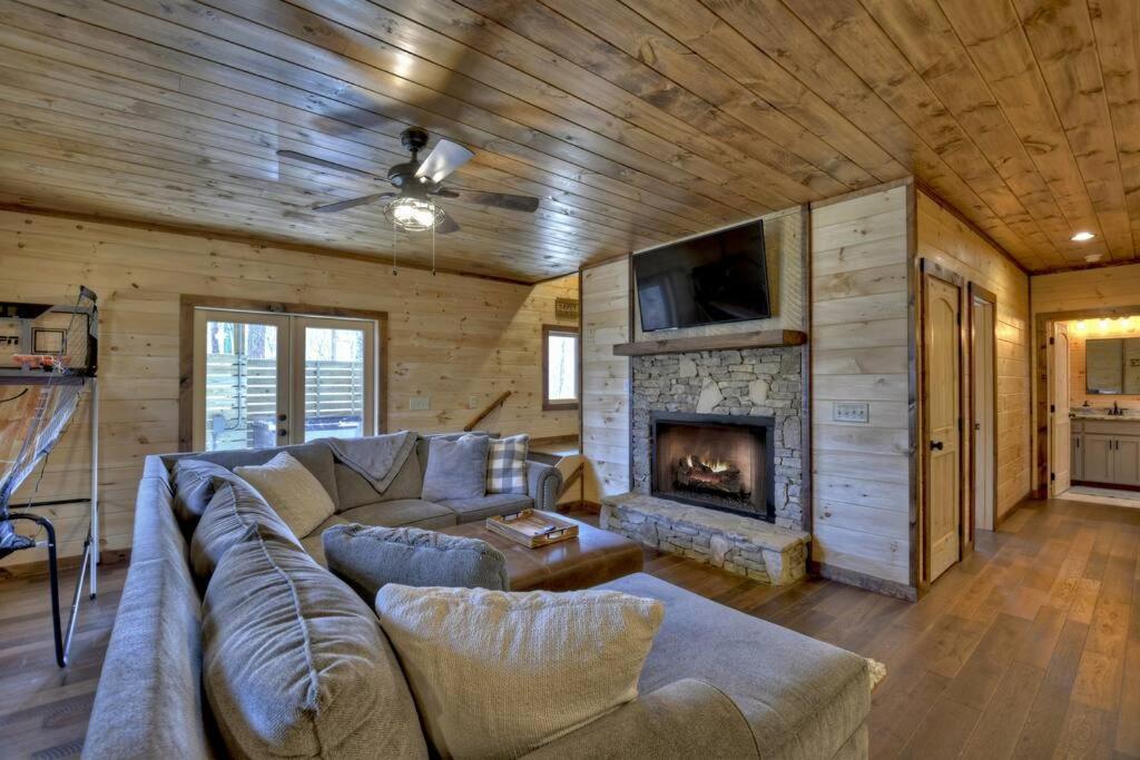 Rosewood Retreat - Hot Tub Fire Pit Pool Table Villa Blue Ridge Exterior photo
